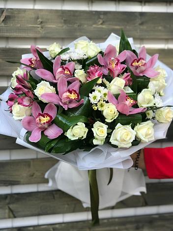 Букет цветов из: Розы и Хризантемы в Товарково