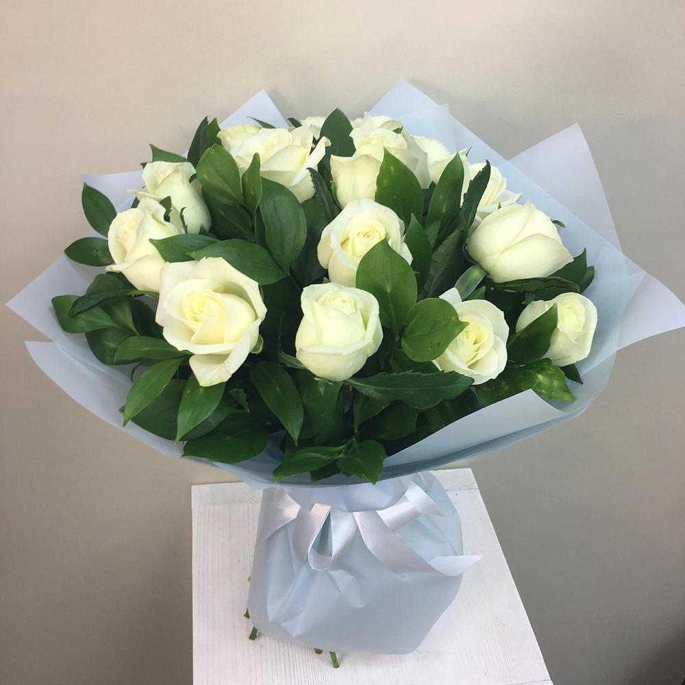 Букет 15 Белых роз Проуд в Товарково