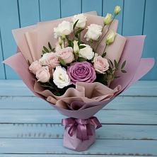 Букет цветов из:  Розы и Лизиантусы в Товарково