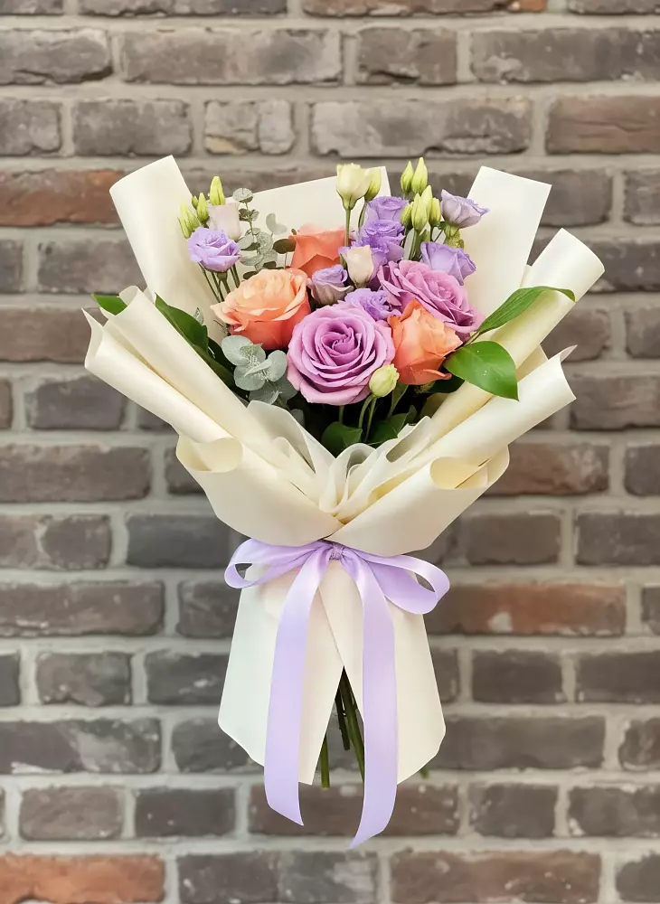 Букет цветов из: Лизиантусы и Розы в Товарково