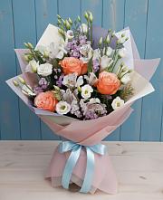 Букет цветов из:  Лизиантусы, Розы, Альстромерии и Гипсофила в Товарково