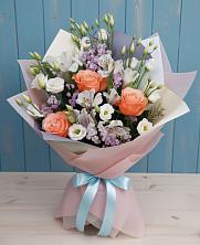 Букет цветов из:  Лизиантусы, Розы, Альстромерии и Гипсофила в Товарково
