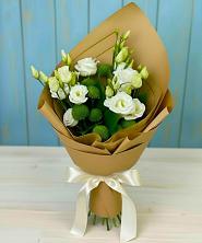 Букет цветов из:  Хризантемы и Лизиантусы в Товарково