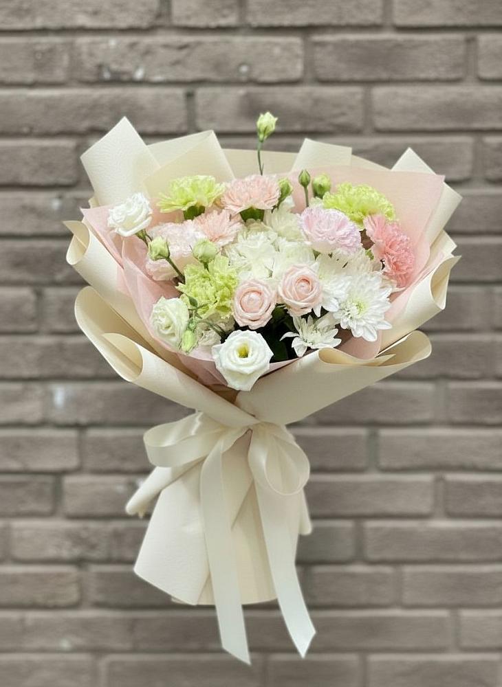 Букет цветов из: Гвоздики, Розы, Лизиантусы и Хризантемы в Товарково