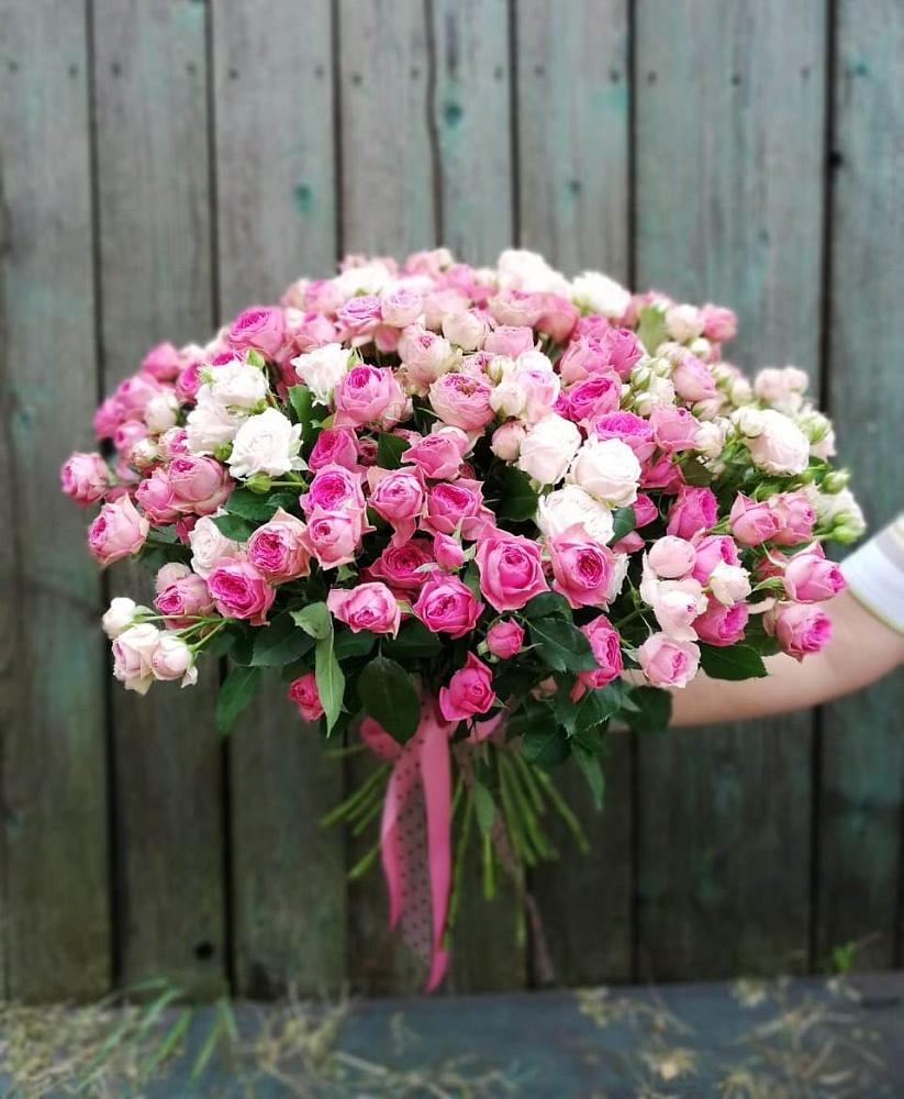 Букет Розовые кустовые розы Натали и Лав Лидия в Товарково