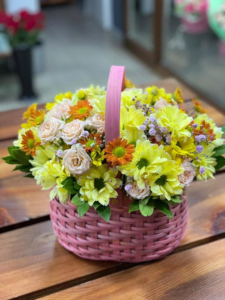 Цветочная композиция из Хризантемы и Розы в корзине в Товарково