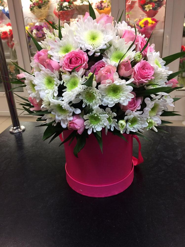 Цветочная композиция из Розы и Хризантемы в шляпной коробке в Товарково