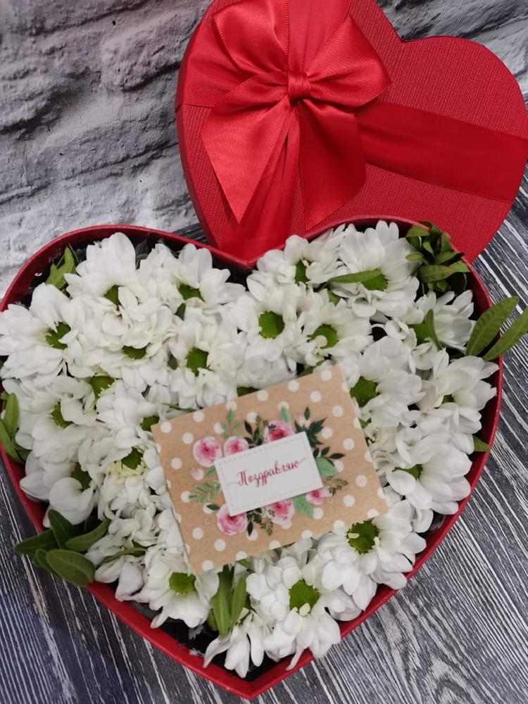 Цветочная композиция из Хризантемы в виде сердца в Товарково