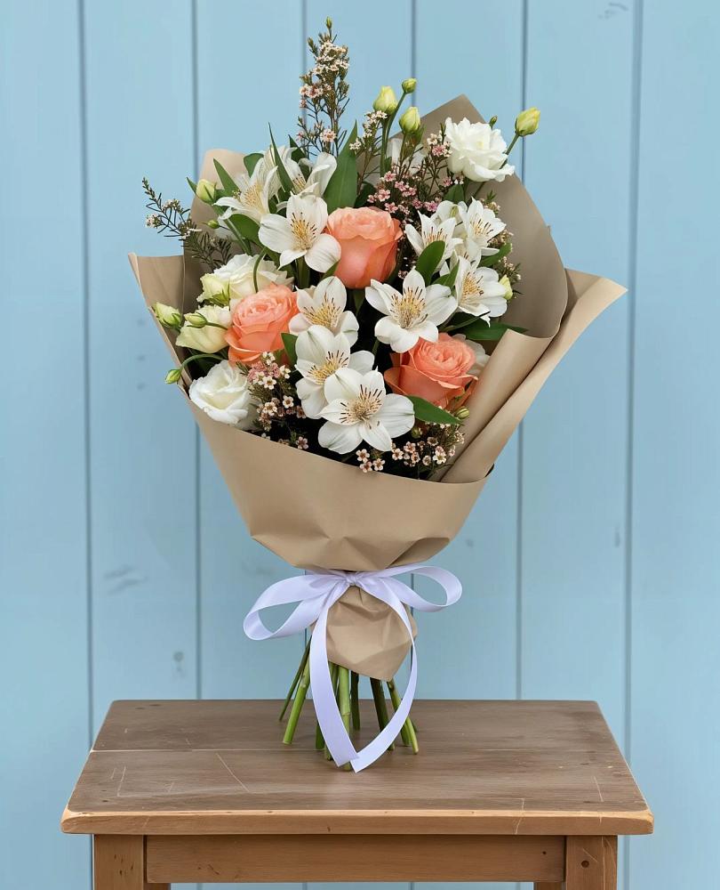 Букет цветов из: Альстромерии, Лизиантусы, Розы и Хризантемы в Товарково