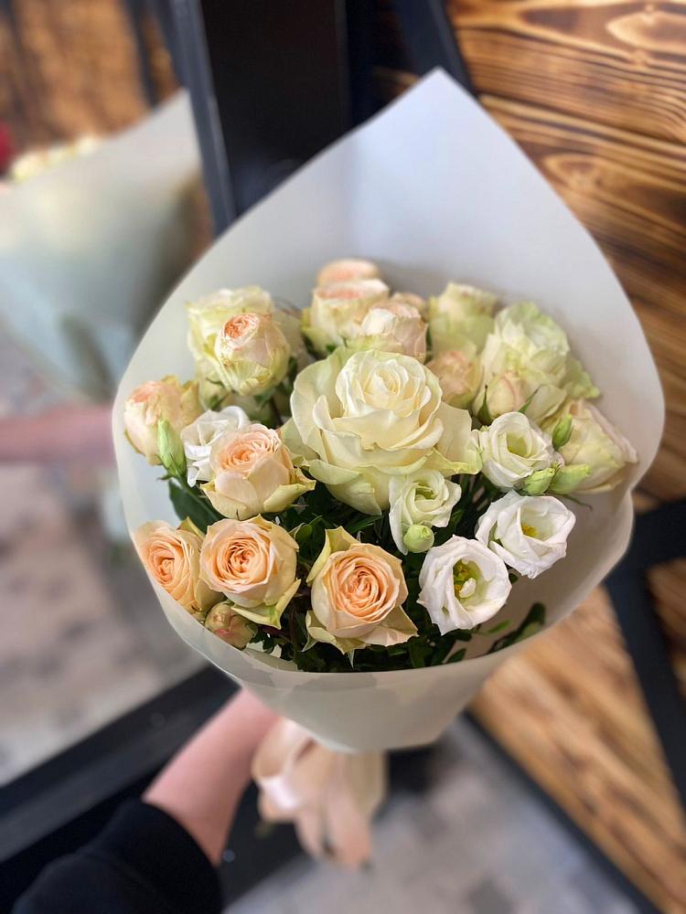 Букет цветов из: Розы и Лизиантусы в Товарково